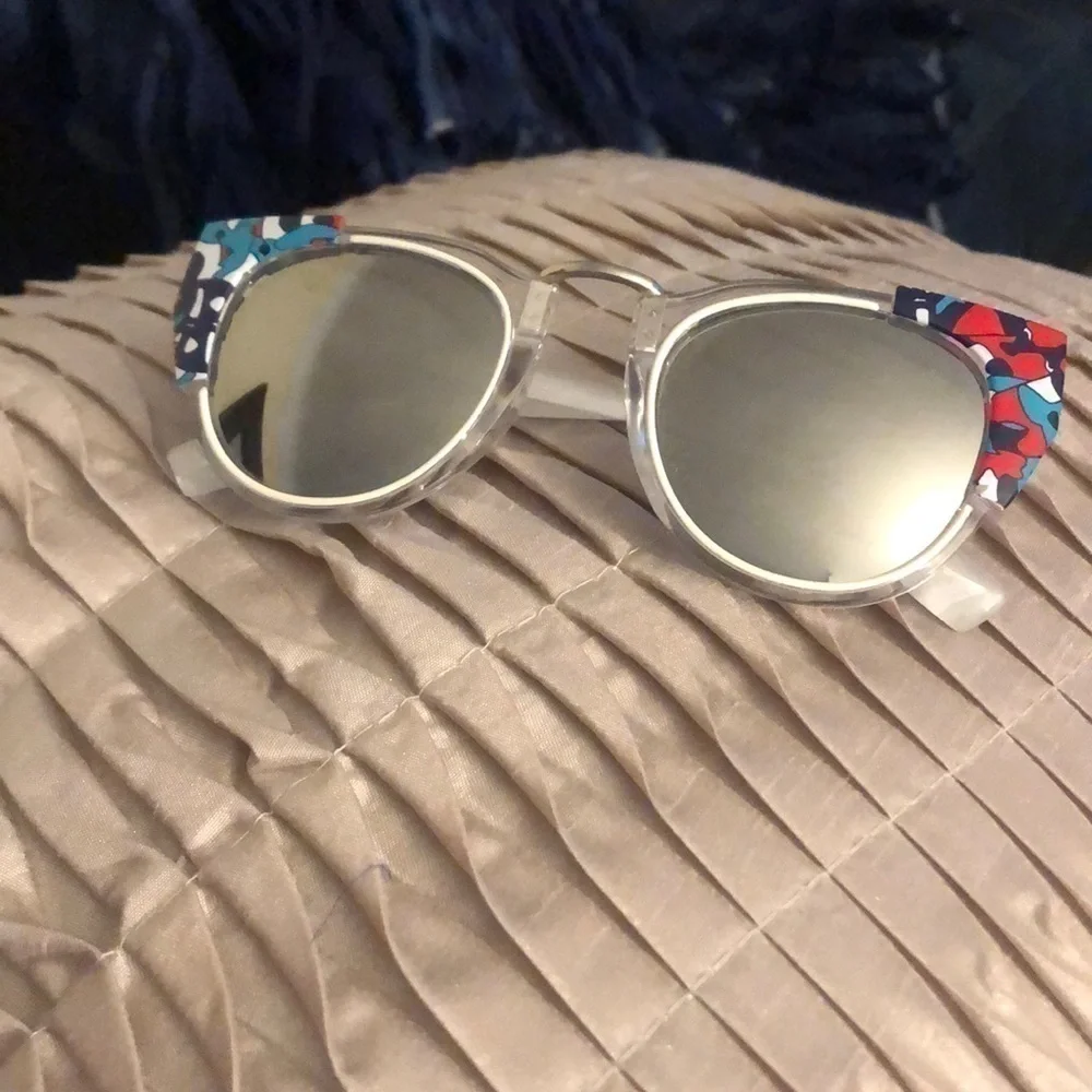MIRROR sunglasses with decorative accents